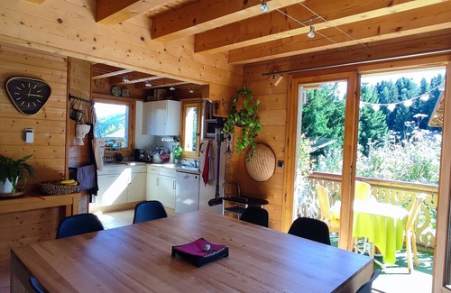 Le Praz de Lys Ski Chalet | Chalet 'Aiglon' with Mountain View, Private Terrace and Wi-Fi