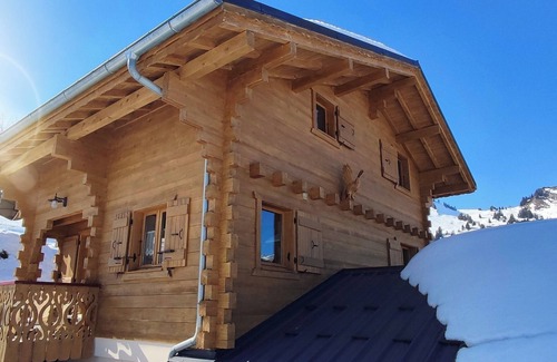 Le Praz de Lys Ski Chalet | Chalet 'Aiglon' with Mountain View, Private Terrace and Wi-Fi