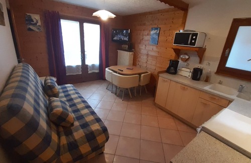 Saint-Jean-de-Sixt Apartment | Chalet apartment with summer pool and spa