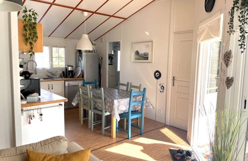 Caurel Ski Chalet | Chalet 'Au Bord Du Lac De Guerlédan' with Lake View, Shared Terrace and Wi-Fi