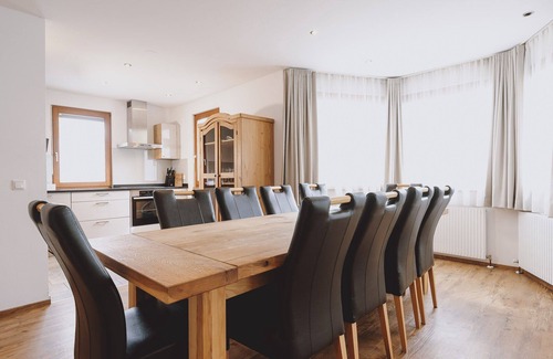 Schuttdorf Ski Chalet | Chalet Badia by we rent