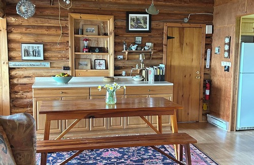 Dundee Cottage | Chalet Beauly, panoramic views of St.Lawrence River from a Heritage Property