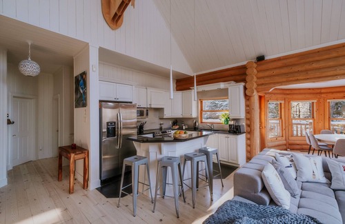 Fiddler Lake Resort House | Chalet Blue Jay Spa at Fiddler's Lake