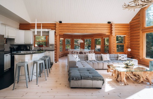 Fiddler Lake Resort House | Chalet Blue Jay Spa at Fiddler's Lake