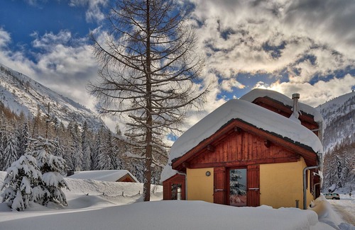 Vallorcine Ski Chalet | Chalet Buet. Chamonix Holidays. comfortable pretty 3 bedrooms Vallorcine