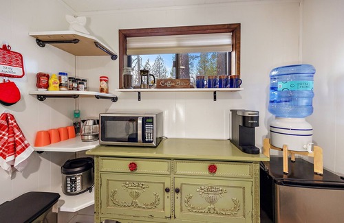 Grants Pass Ski Chalet | Chalet Cabin Near Rogue River: hiking, hunting, fishing, and rafting.