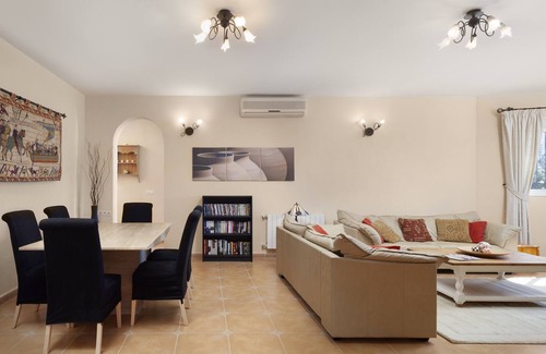 Alcaucin Ski Chalet | Chalet 'Casa Mirador De Salia' with Mountain View, Pool, Terrace & Wi-Fi