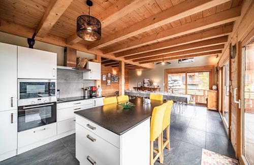 Verchaix Ski Chalet | Chalet 'Célestine 7 Bedrooms - Sauna' with Mountain View, Private Terrace and Wi-Fi