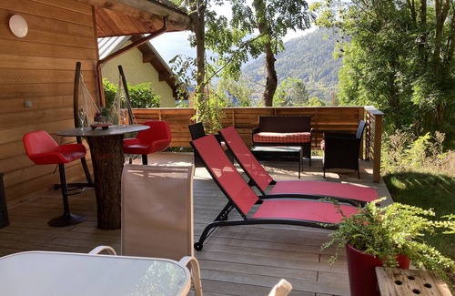 Forville Ski Chalet | Chalet "Charmant Petit Individuel" with Private Terrace & Wi-Fi