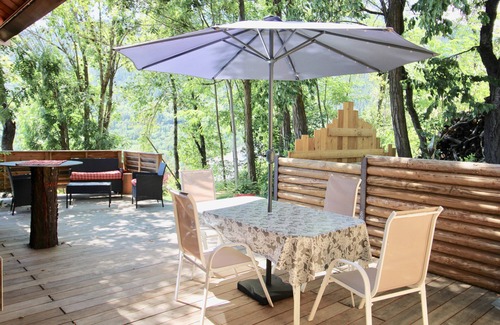 Forville Ski Chalet | Chalet "Charmant Petit Individuel" with Private Terrace & Wi-Fi