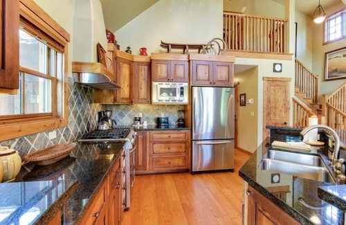 Tamarack Ski Chalet | Chalet Charmant - Serene Chalet |Private Hot Tub |Wood Fireplace