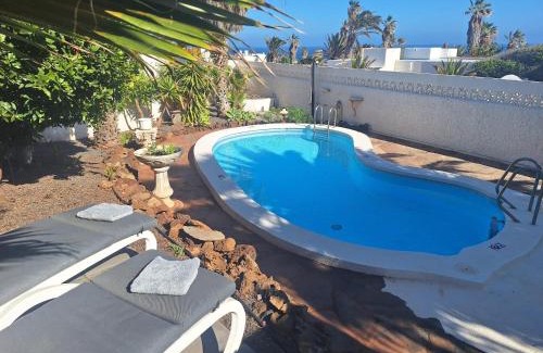 Arico House | Chalet con piscina privada de 2 dormitorios, terrazas, jardin y barbacoa - Casa Momo