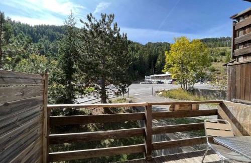 Pra Loup Apartment | Chalet confort à Pra Loup, 4 pers, proche piste, balcon, animaux admis - FR-1-165A-61