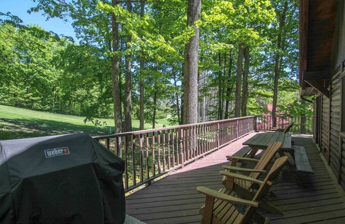 Thompsonville Cabin | Chalet Crystal Mountain - 6 Bedroom - 3 Bath Log Cabin