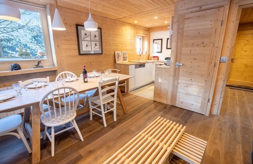 Meribel Apartment | Chalet de L'Ours RDC