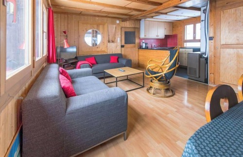 La Vue des Alpes House | Chalet de la Vue des Alpes by Interhome