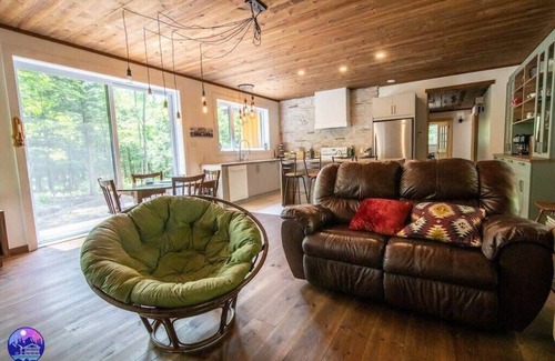 Mansonville Ski Chalet | Chalet Deschamps | spa | dog friendly