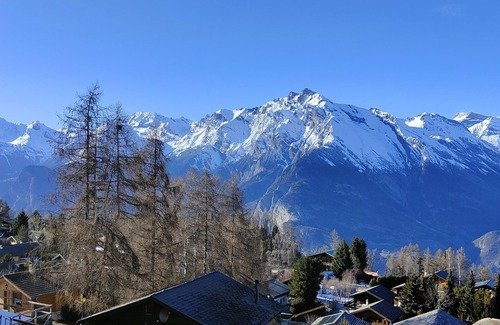 Saint-Pierre-de-Clages Ski Chalet | Chalet Etoile- superb view- with jacuzzi, walking distance village