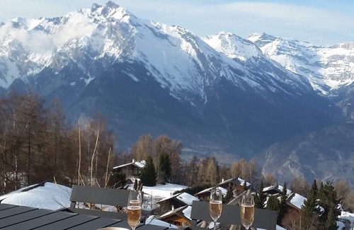 Saint-Pierre-de-Clages Ski Chalet | Chalet Etoile- superb view- with jacuzzi, walking distance village