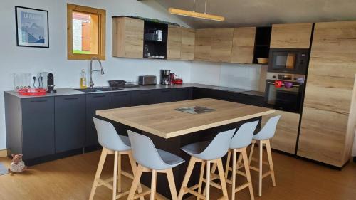 Bellentre Ski Chalet | Chalet Face Nord Cyrelia