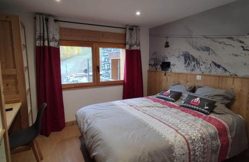 Bellentre Ski Chalet | Chalet Face Nord Cyrelia