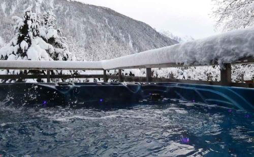 Argentiere Ski Chalet | Chalet Falcon With Hot Tub