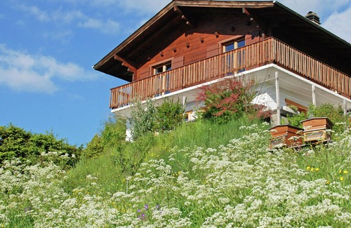 Veysonnaz Ski Chalet | chalet for 6 people with views of Veysonnaz.