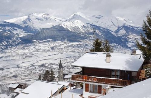 Veysonnaz Ski Chalet | chalet for 6 people with views of Veysonnaz.