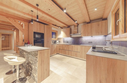 La Chapelle-d'Abondance Ski Chalet | Chalet "La Rocca" with Mountain View, Whirlpool & Wi-Fi