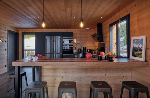 Notre-Dame-de-Bellecombe Ski Chalet | Chalet NDB - Modern and bright chalet for 12 on the pistes - OVO Network