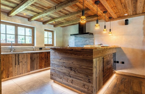 Champagny-en-Vanoise Ski Chalet | Chalet 'Gaston' with Mountain View, Wi-Fi and Air Conditioning