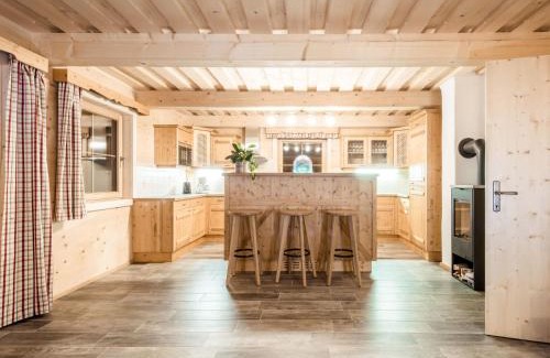 Mitterberg-Sankt Martin Ski Chalet | Chalet Grimmingblickhütte by Interhome