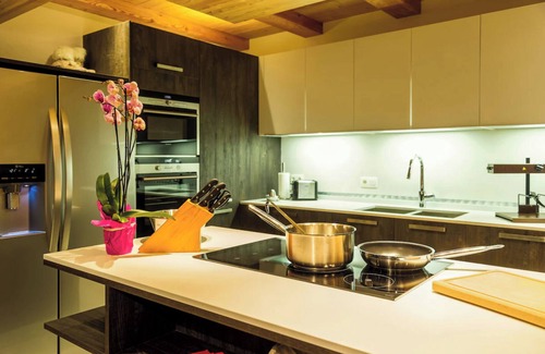 Chatel Ski Chalet | Chalet 'Heidi - Chatel' with Mountain View, Private Terrace and Wi-Fi