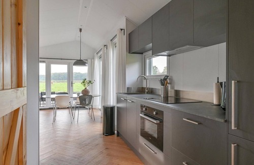Hoogersmilde Ski Chalet | Chalet in Dutch Park with Garden and Terrace
