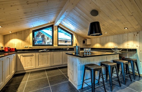 Chamonix City Centre Ski Chalet | Chalet in Chamonix centre, 3 bedrooms ensuite, sleeps 6, view Mont Blanc