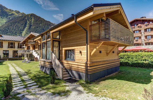 Chamonix City Centre Ski Chalet | Chalet in Chamonix centre, 3 bedrooms ensuite, sleeps 6, view Mont Blanc
