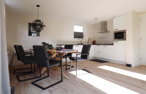 Sint Nicolaasga House | Chalet in Friesland with terrace
