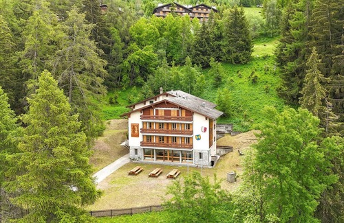Les Mayens-de-Sion Ski Chalet | Chalet in Les Agettes with garden