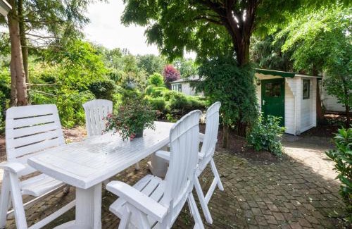 Stegeren Ski Chalet | Chalet in Stegeren with Pool and Gardens