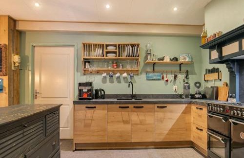 Ternaard House | Chalet in Ternaard near Heritage Site