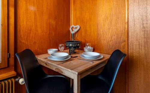 Spiez Apartment | Chalet In The Countryside Kitchen Parking Lot