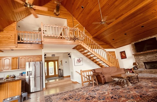 Hiawassee Ski Chalet | Chalet in the Mountains with Panoramic Views