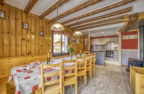 Les Carroz-d'Araches Ski Chalet | Chalet 'L'orée Du Bois' with Mountain View, Private Terrace and Wi-Fi