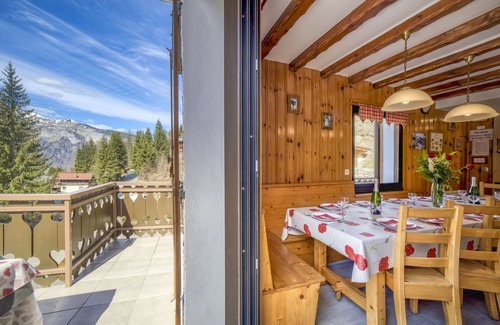 Les Carroz-d'Araches Ski Chalet | Chalet 'L'orée Du Bois' with Mountain View, Private Terrace and Wi-Fi