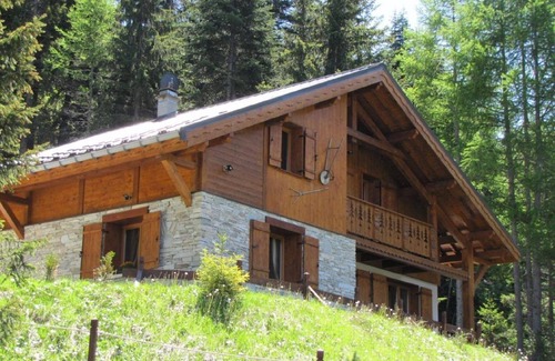 Valfrejus Ski Chalet | Chalet la buissonnière 4* individual chalet rental