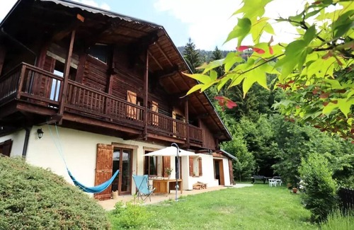 Villard-sur-Doron Ski Chalet | Chalet La Cordillera - The Seizures. Beautiful renovated chalet for 10 to 12 people.
