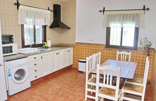 Conil de la Frontera Ski Chalet | Chalet la Dehesa with fenced pool