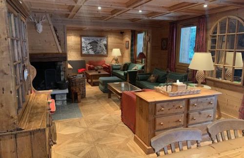 Meribel-Mottaret Apartment | Chalet La Grande Ourse Meribel - 165m2 apartment almost ski-in ski-out