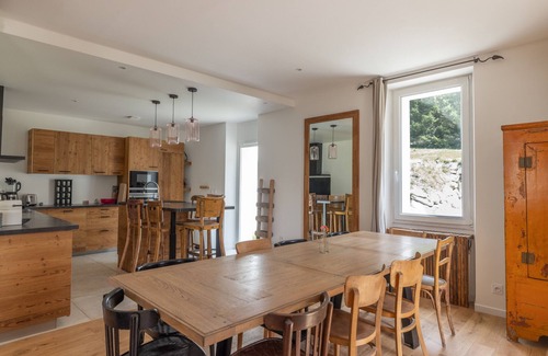 Vallorcine Ski Chalet | Chalet La Llyre Vallorcine in the Chamonix valley, close to the ski lifts and train station