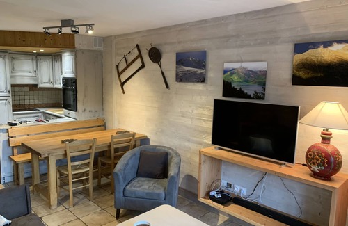 Bourg-Saint-Maurice Apartment | Chalet le Chamois Apartment 10 2nd floor ski in ski out